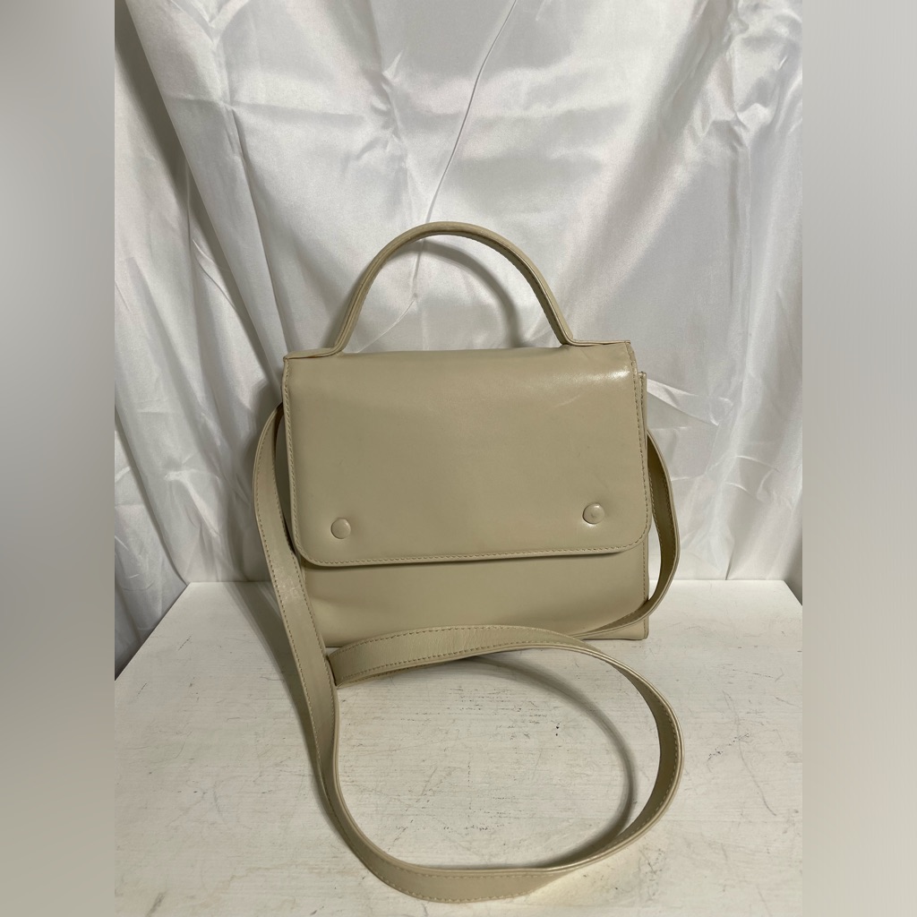 Nwt Echo Cream Leather Shoulder Bag With Top Handle